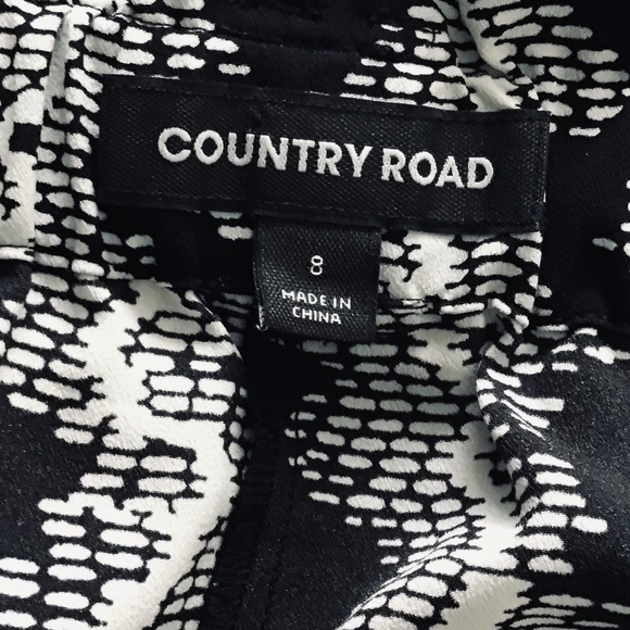 COUNTRY ROAD size 8/10 black and white shorts with tie belt and elastic waist - Picture 7 of 8